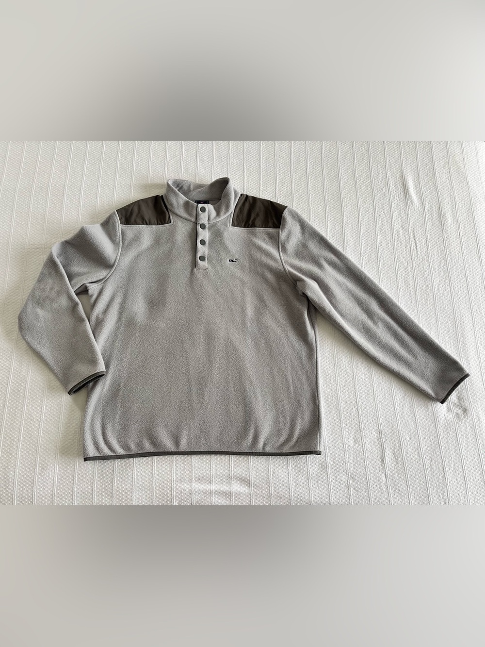 Vineyard Vines Light Gray Zip-Up Fleece with Dark Shoulder Panels